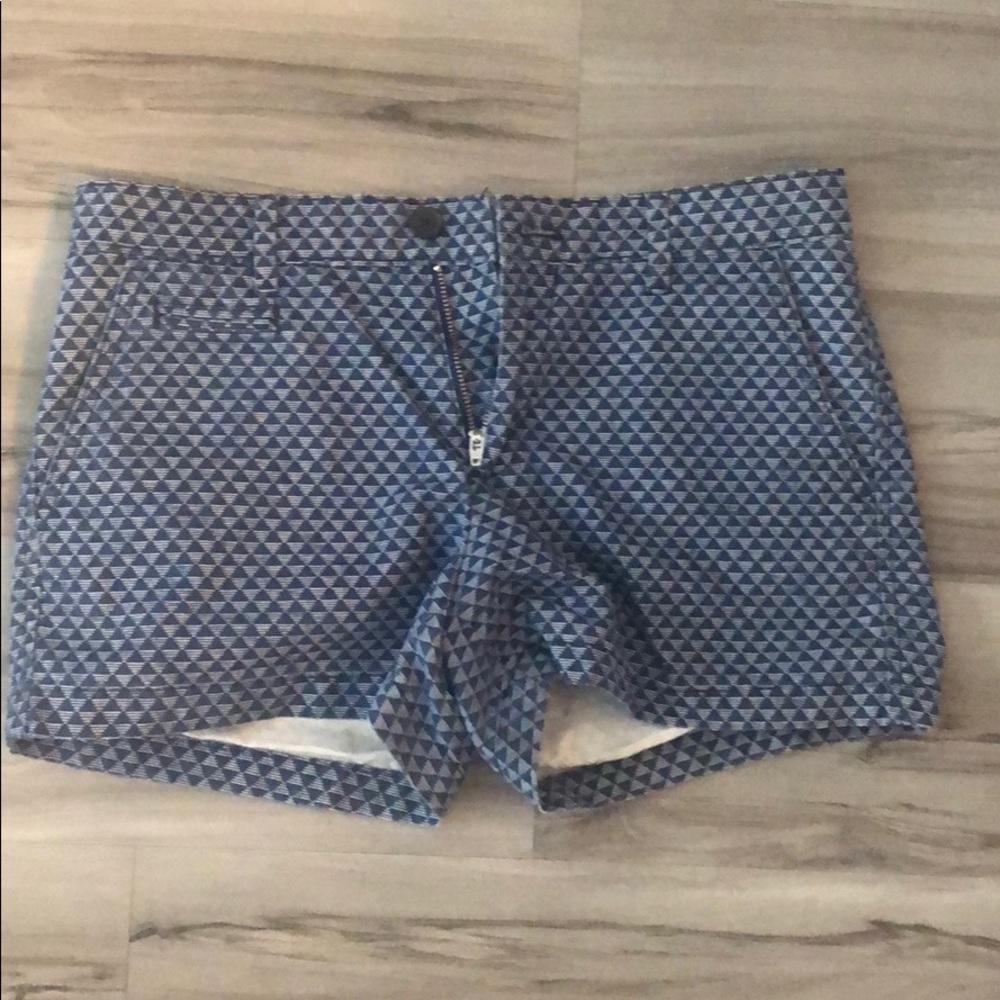 Gap shorts really clue blue triangular print